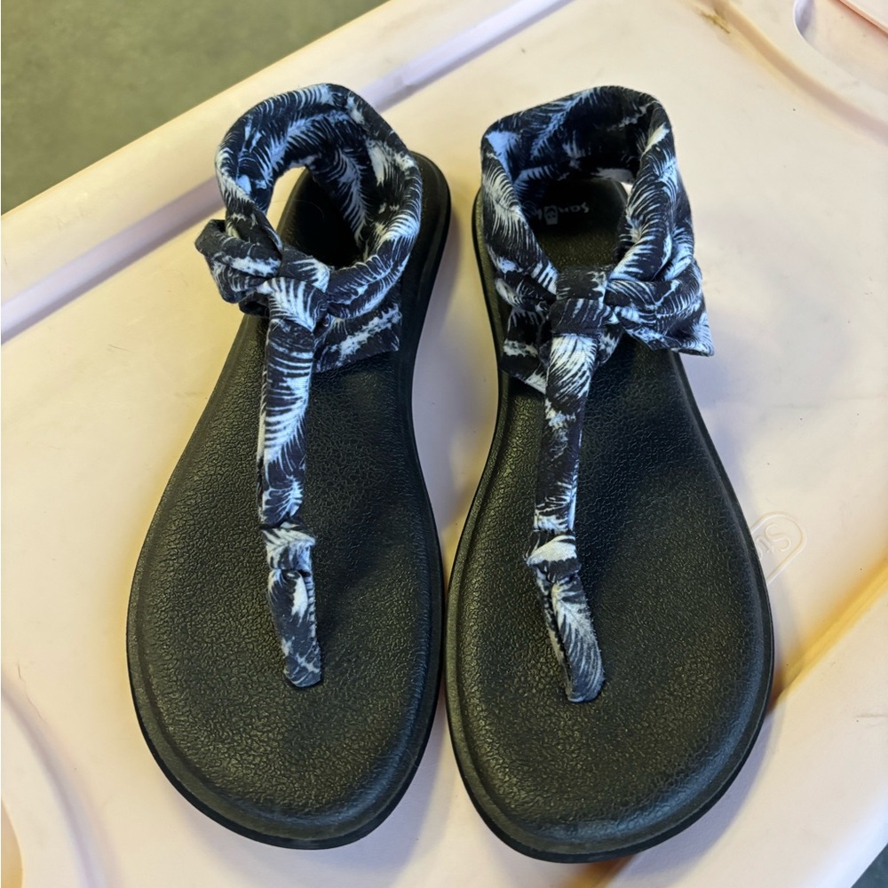 Stylish Size 10.5 Women’s Sanuk Sling Sandals